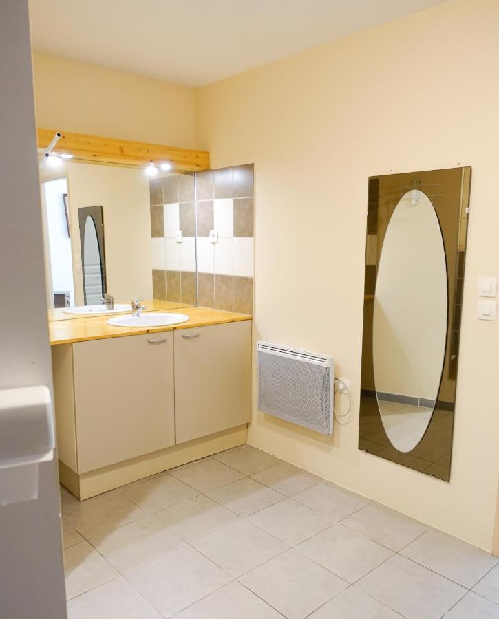 Appartement Spacieux Avec Terrasse Saint-André-dʼEmbrun Zewnętrze zdjęcie